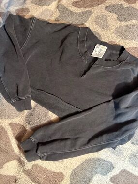 Women’s Black micro Cropped Sweatshirt - Sun & Sky